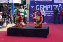 ekompakan gerak dan ekspresi penuh makna diperlihatkan para siswa SLB Negeri 2 Banjarmasin saat membawakan Tari Balenggang Hijaiyyah