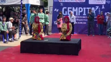 ekompakan gerak dan ekspresi penuh makna diperlihatkan para siswa SLB Negeri 2 Banjarmasin saat membawakan Tari Balenggang Hijaiyyah