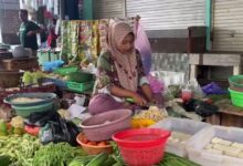 Kenaikan Harga Plastik Rugikan Pedagang Kecil