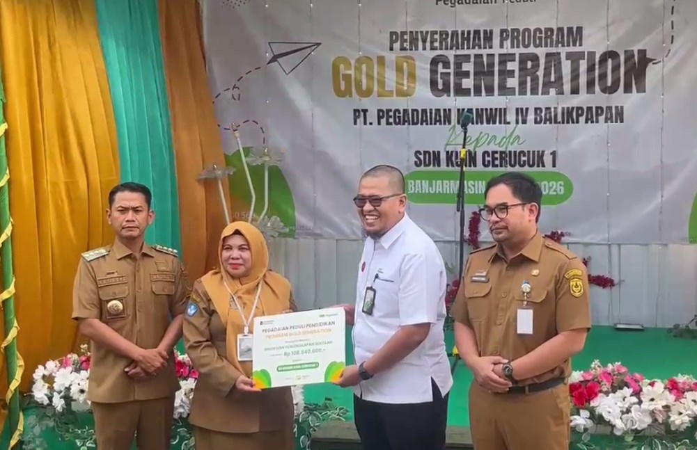 300 Siswa Lebih Dapat Perlengkapan Sekolah Gratis