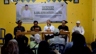 Warga Simpang Empat Tanbu Keluhkan Jalan Rusak hingga Ribuan Lampu Jalan Padam