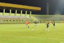 Coach Jackson Lepas Kangen Lewat Fun Football Bersama Manajemen dan Barito Putera Legend