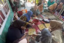 Warga Tampang Awang Didorong Produktif Lewat Usaha Kue Kering