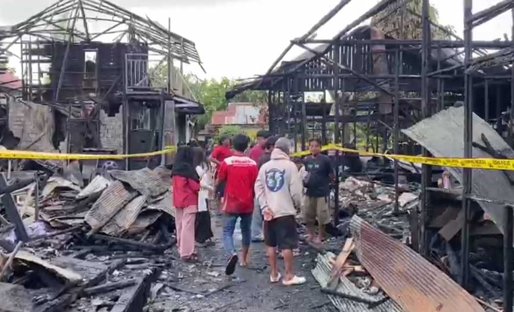 Delapan Bangunan di Gang Pelangi Terbakar