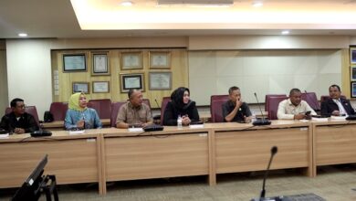 Ketua DPRD Kalimantan Selatan Supian HK bersama pimpinan dan anggota dewan