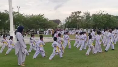 Tingkatkan Skill, Ratusan Karateka Banjarbaru Latihan Bersama di Halaman Kantor Gubernur