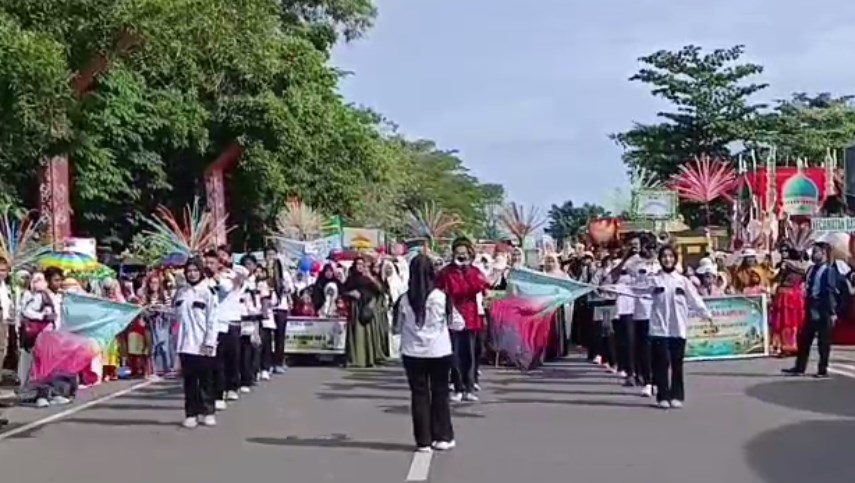 Ribuan Warga Meriahkan Pawai Tahun Baru Islam di Kapuas