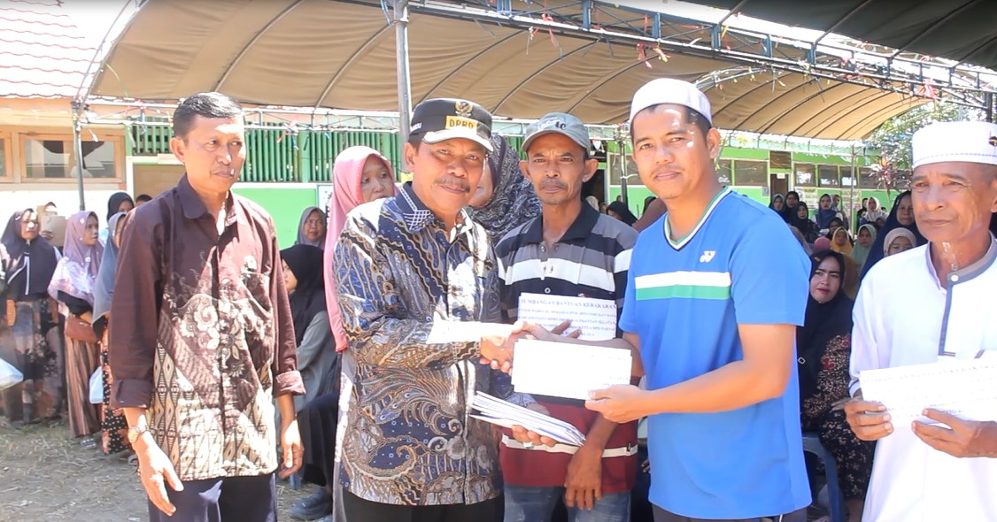 H. Jahrian Bantu Korban Kebakaran Desa Tabukan Raya