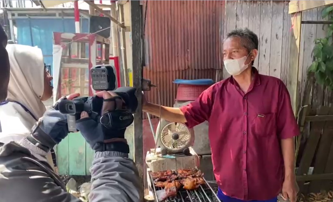 Adi, pemilik warung makan