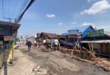 Pedagang Makanan Sekitar Jalan Amblas Sepi Pembeli