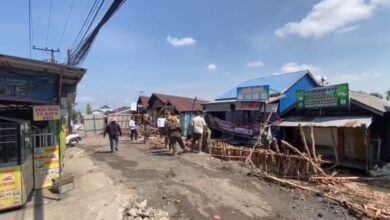 Pedagang Makanan Sekitar Jalan Amblas Sepi Pembeli