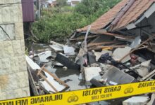 Rumah Ambruk di Jalan Tembikar Kanan