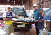 Zainal Hakim Salurkan Bantuan Bahan Bangunan untuk Korban Kebakaran di Alalak Tengah