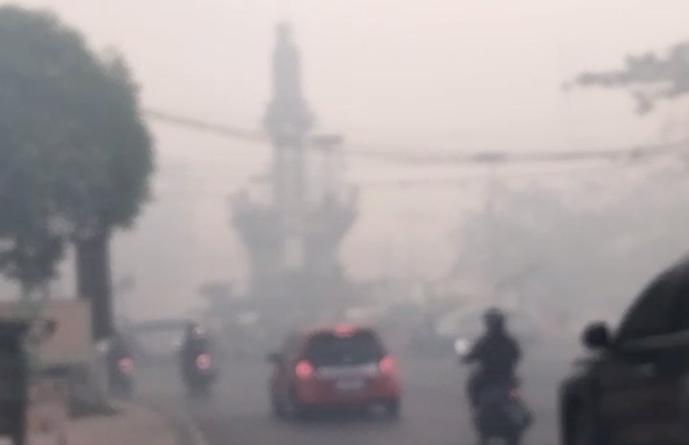 Kabut asap tebal Jalan Ahmad Yani, Kota Banjarbaru