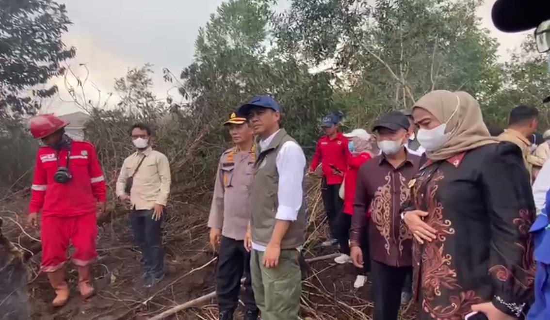 Menhut Cek Langsung Penanganan Karhutla di Penggalaman