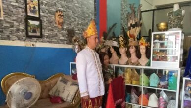 Omzet Sewa Busana Adat Bernuansa Merah Putih Meroket Saat 17-an