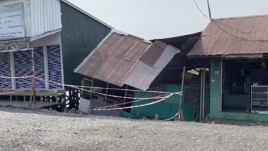Ruko 2 Pintu di Bekas Jalan Amblas Roboh