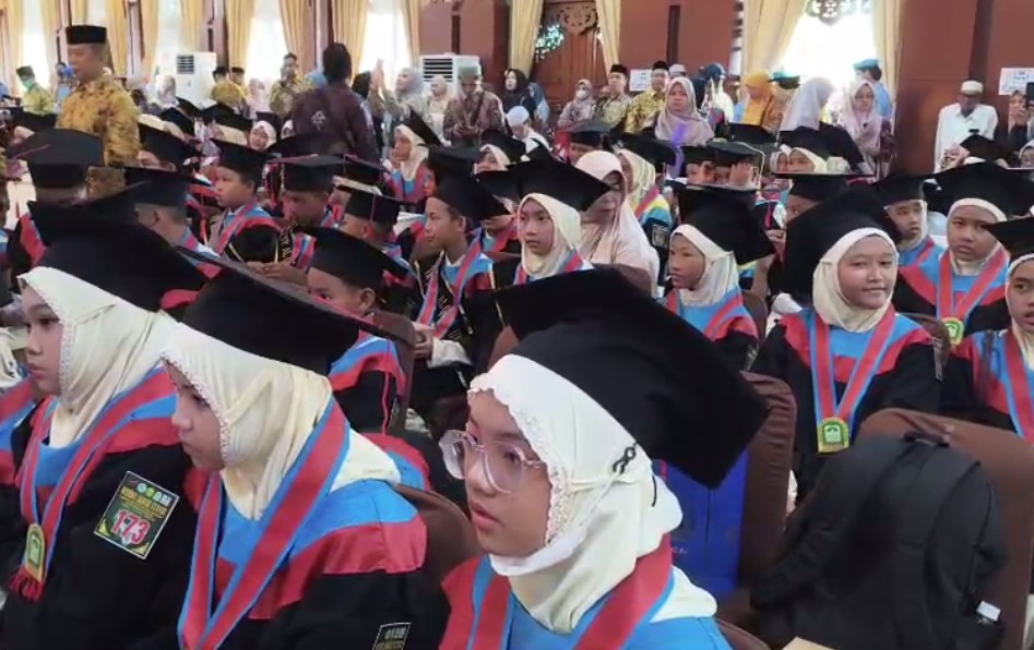 787 Santri TK/TP Al-Qur'an LPPTKA BKPRMI Diwisuda