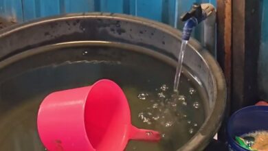 Air Leding Asin, Warga Andalkan Air Galon untuk Masak hingga Mandi