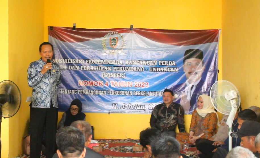 Antisipasi KARHUTLA, Haji Jahrian Bantu Relawan Pemadam Karang Indah Rp 5 Juta