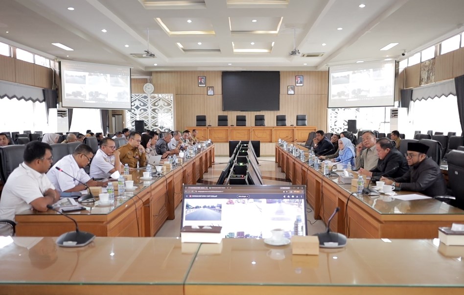 rapat dengar pendapat Komisi III DPRD Kalimantan Selatan bersama BPJN dan perwakilan warga