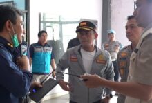 Wali Kota Banjarmasin, Muhammad Yamin HR, turut memantau langsung ke Pelabuhan Trisakti Banjarmasin