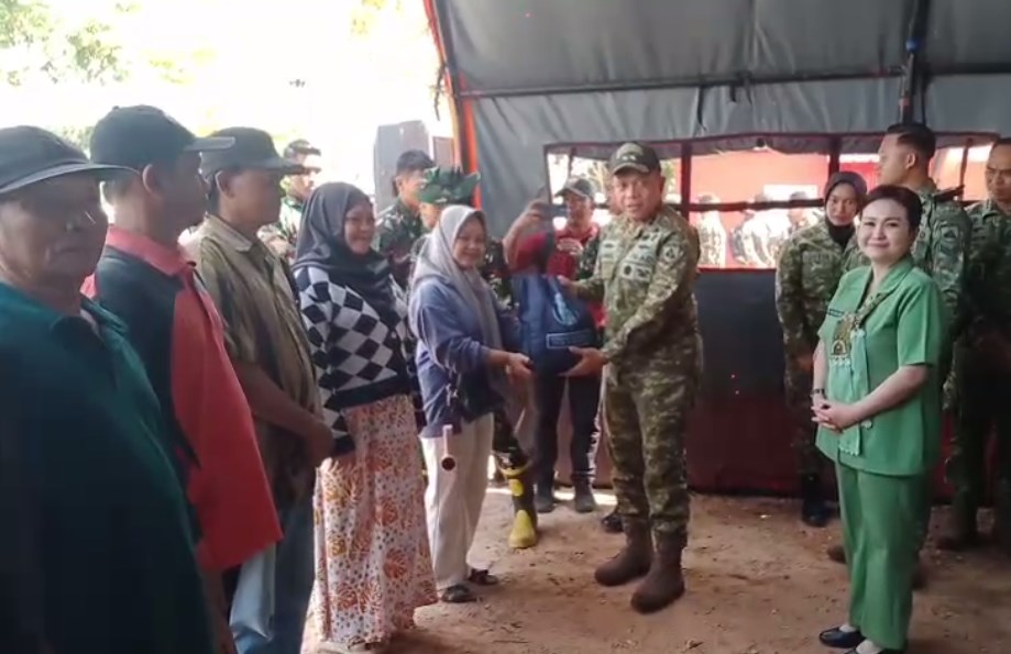 Penyaluran bantuan
