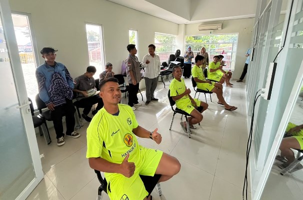 Bekerja Sama dengan Barito Putera, UPTD PRSPD Iskaya Banaran Gelar Potong Rambut Gratis