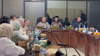 Komisi II DPRD Kalsel menerima kunjungan konsultasi Komisi II DPRD Kabupaten Tabalong, bersama Biro Perekonomian Setda Provinsi dan Otoritas Jasa Keuangan (OJK) Kalsel.