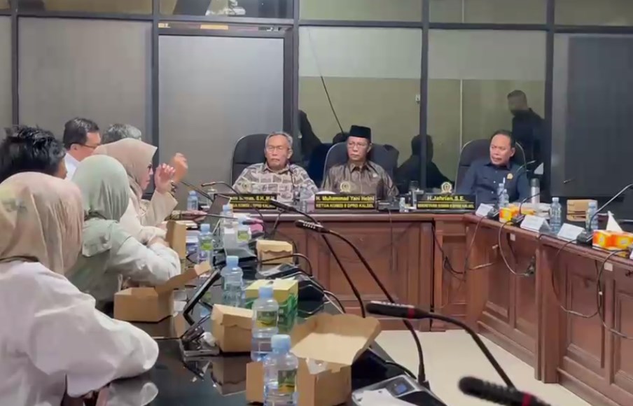Komisi II DPRD Kalsel menerima kunjungan konsultasi Komisi II DPRD Kabupaten Tabalong, bersama Biro Perekonomian Setda Provinsi dan Otoritas Jasa Keuangan (OJK) Kalsel.