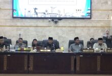 rapat paripurna