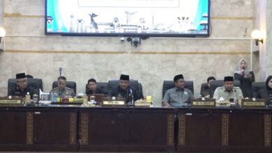 rapat paripurna