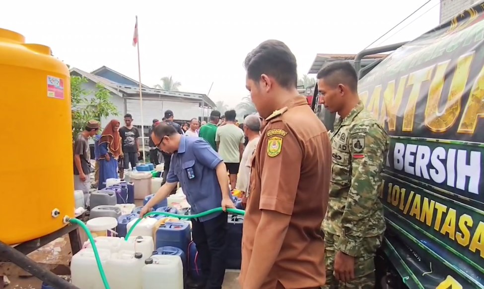 Kedatangan bantuan air bersih dari Korem 101/Antasari bersama PT Bangun Banua