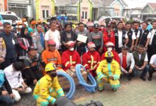 Pemko Banjarmasin Salurkan Bantuan ke Relawan Karhutla
