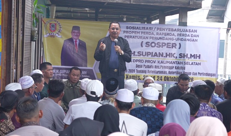 Supian HK dalam sosialisasi peraturan daerah di Desa Palbatu dan Desa Tampakang