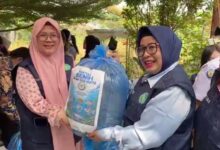 UNISM Tebar Bibit Ikan Betok di Sungai Gardu