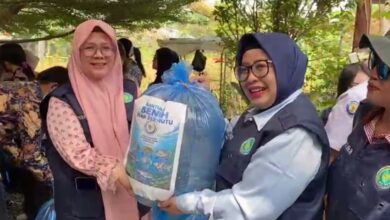 UNISM Tebar Bibit Ikan Betok di Sungai Gardu